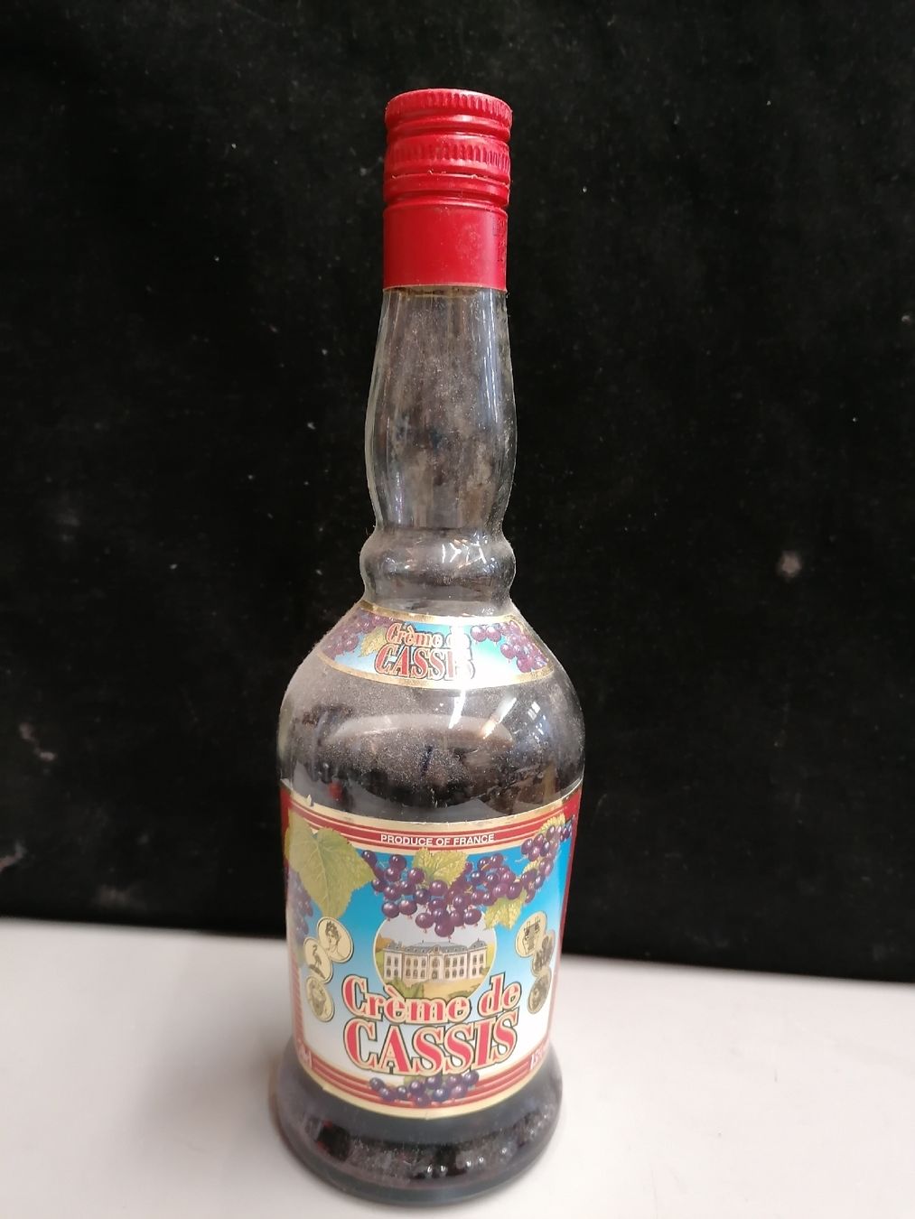 Bevande alcoliche: CRÉME DE CASSIS – Usato da Genève venduto da Leboucheoreilles