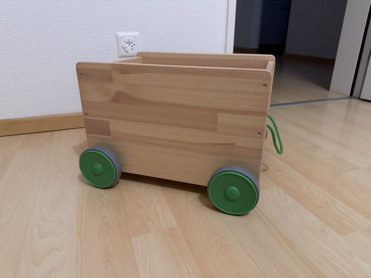 Ikea Giocattoli: Ikea Flisat Spielzeugwagen – Usato da Rotkreuz venduto da luxurybe