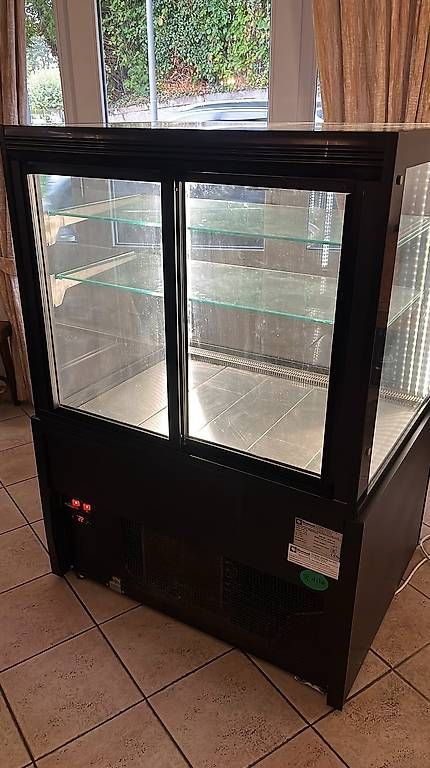 Vetrine: Vitrine chauffante  – Usato da Pully venduto da friporte11 3