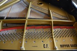 Piano à queue Yamaha de concert, CF 275cm.