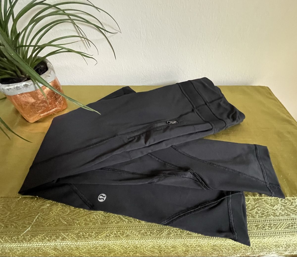 Lululemon Leggings: Lululemon leggings neri – Usato da Quinto venduto da Arpe11 9
