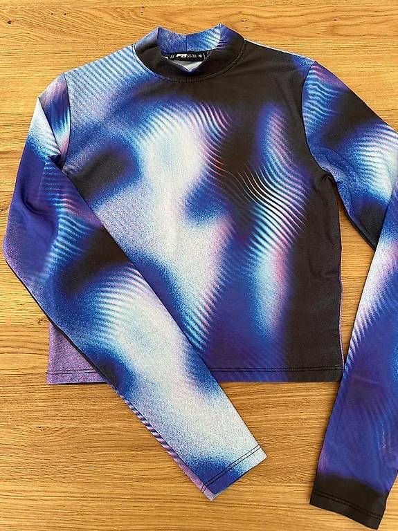 Tops: Frauen crop top long sleeve – Gebraucht aus Berikon von Alice_z