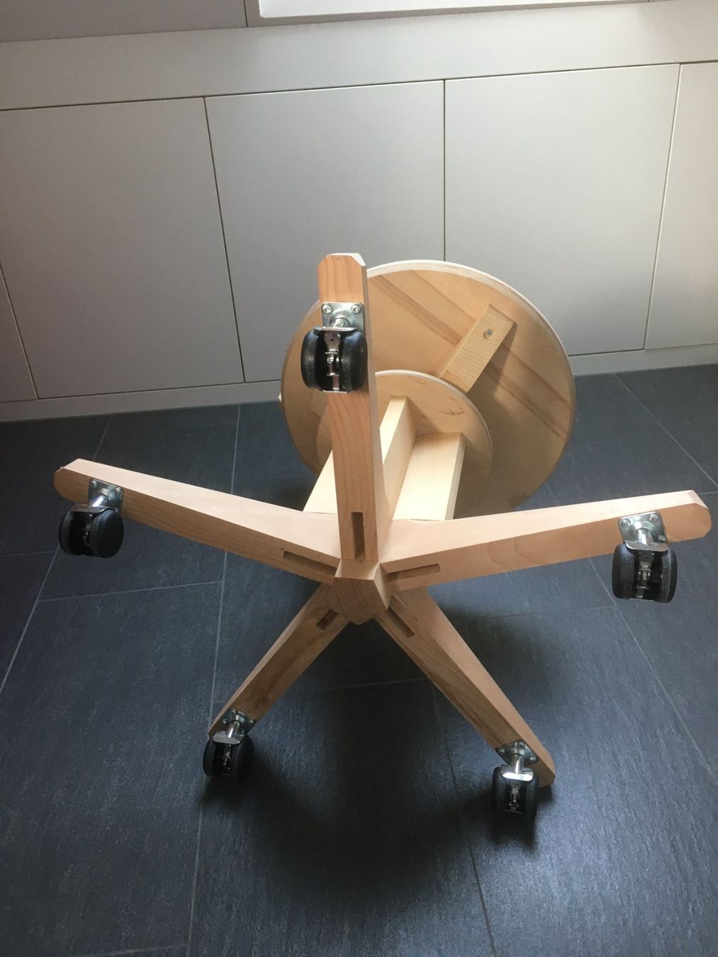 Sedie: Bürostuhl aus Holz mit Rollen – Nuovo (secondo la descrizione) da Neukirch (Egnach) venduto da Crank2 5
