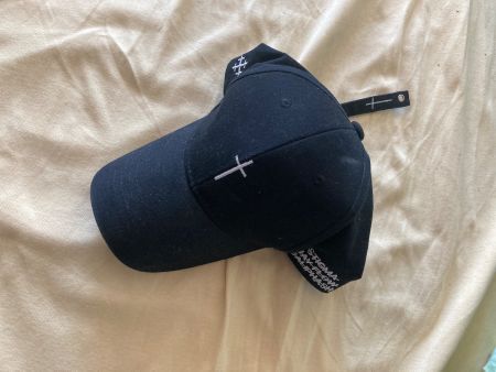 Kappe schwarz verstellbar Kreuz Stickerei guter Zustand
