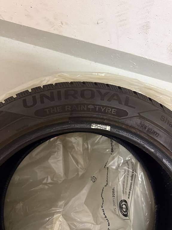 Uniroyal Pneus & Roues: Autoreifen – D'occasion à Zürich par elm_gy6m 1