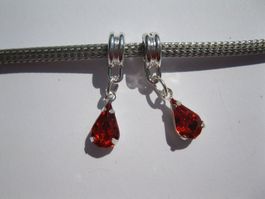 2 Anhänger, Dangle Tropfen rot, versilbert