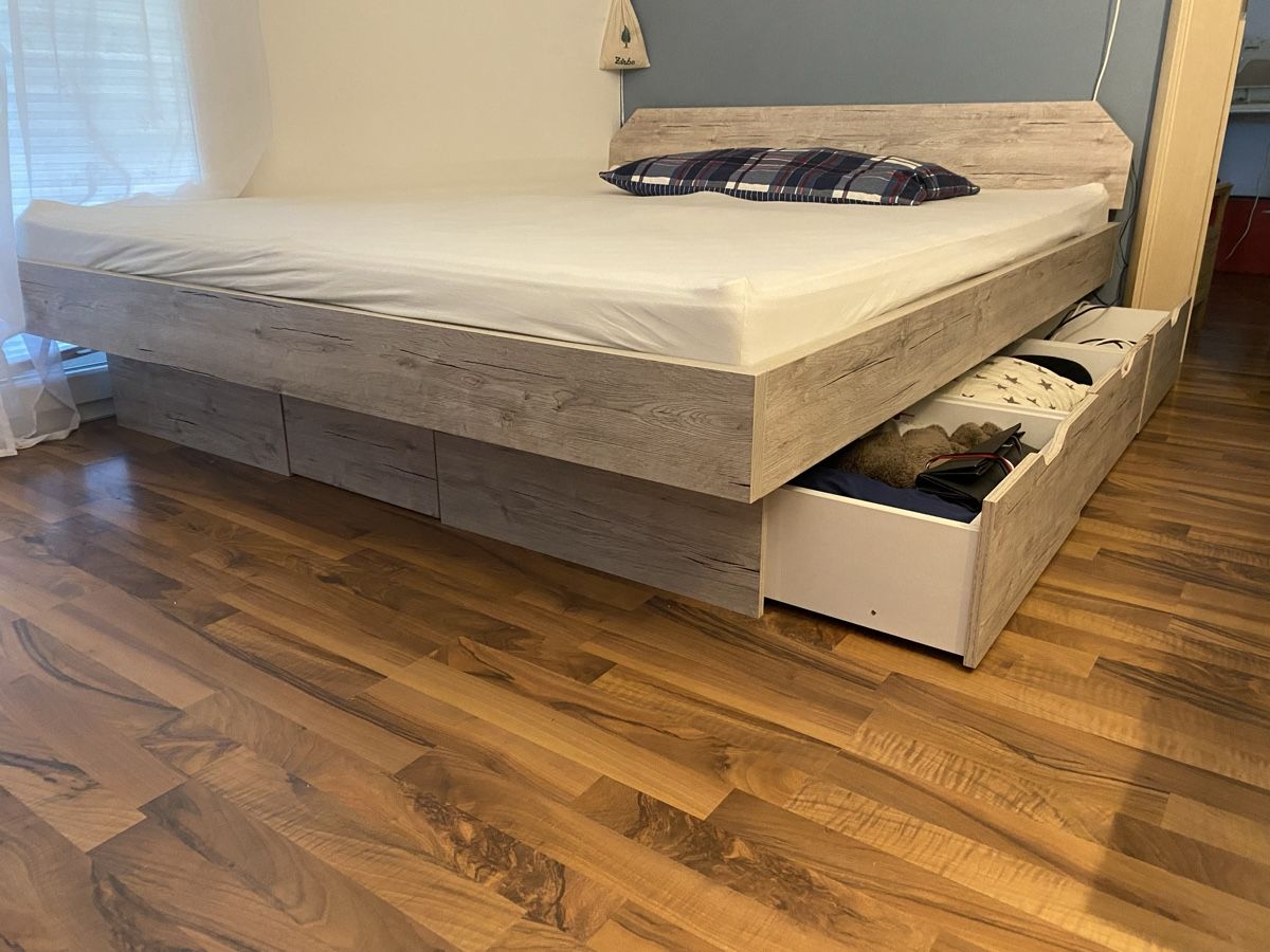 Letti: Bettgestell-, Umrandung, 180x220 – Usato da Stein am Rhein venduto da pri_r7px 2