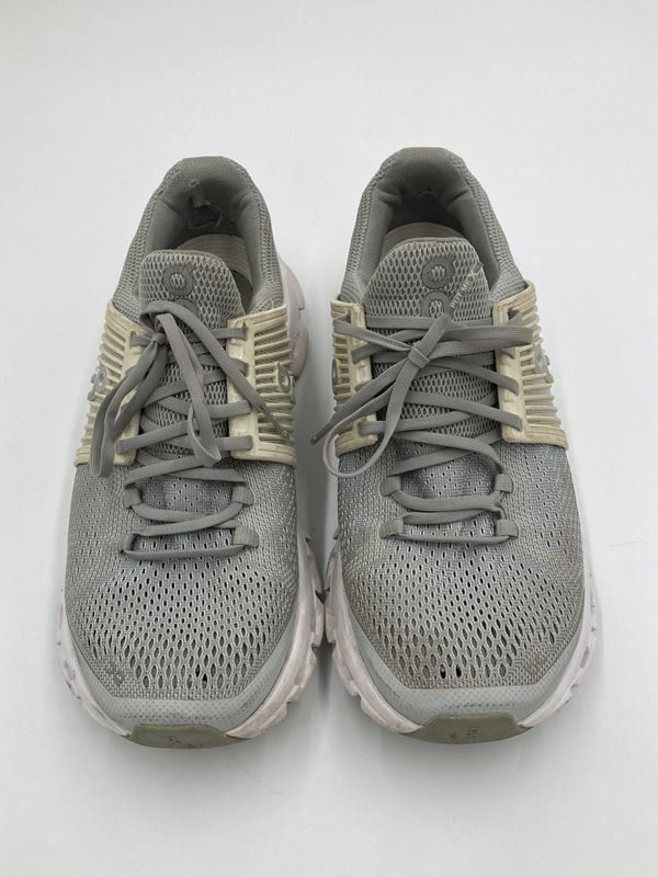On Scarpe da uomo: ON | Schuhe | Grau/Weiss | Grösse 38.5 – Usato da Wittenbach venduto da Restwert_St-Gallen
