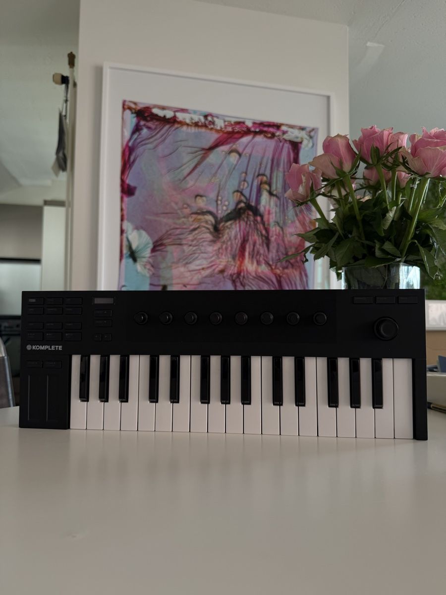 Native Instruments Strumenti musicali: Native Instruments Komplete Kontrol M32 – Nuovo (secondo la descrizione) da Zürich venduto da Bingo62 1