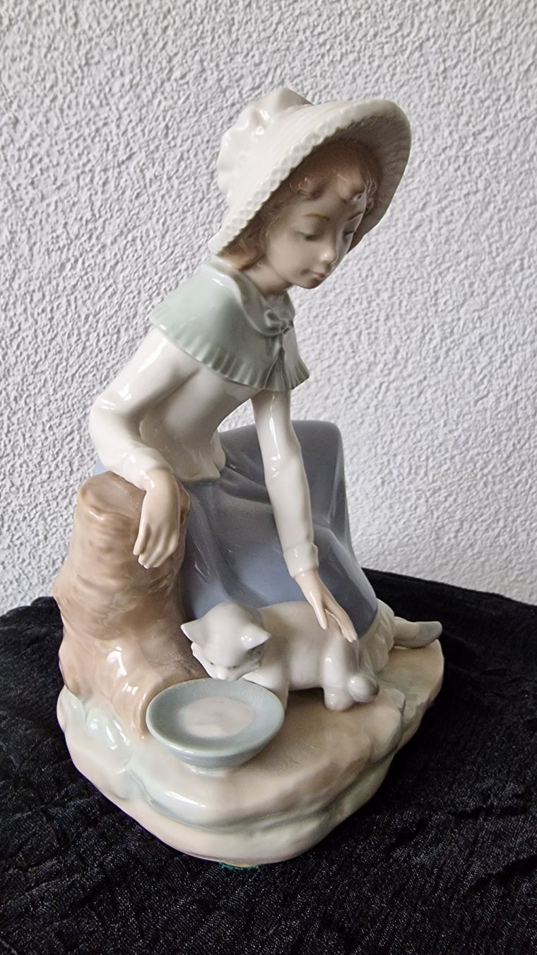 Lladro Statuette: Sammlerfigur Lladro: Mädchen mit Katze – Usato da Wil  AG venduto da Kfloh 2