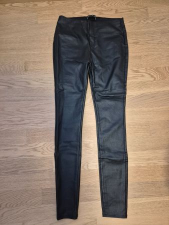 Schicke Amisu Lederimitat Hose, Grösse 40, Top Zustand!