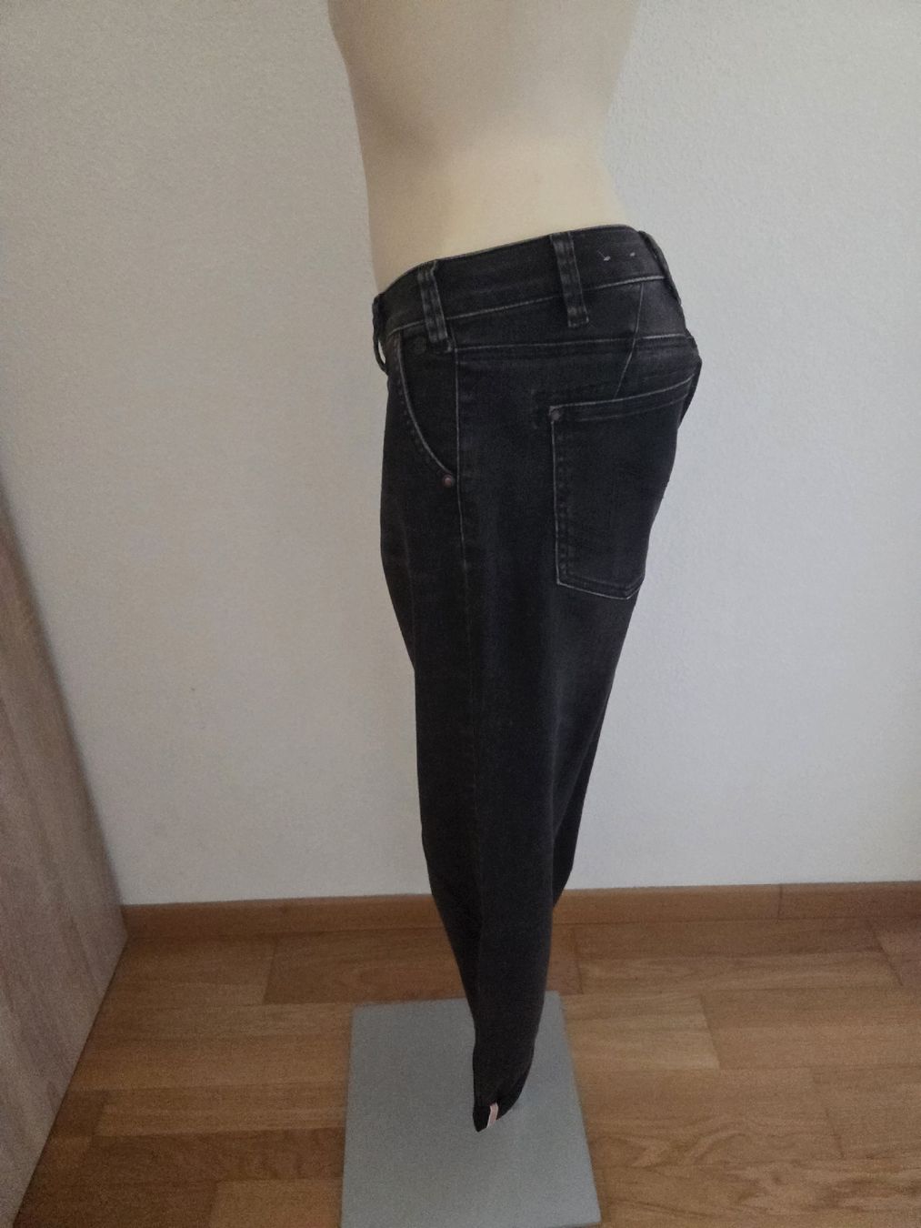 Nile Jeans: Nile Jeans – Usato da Luzern venduto da asmele2 2