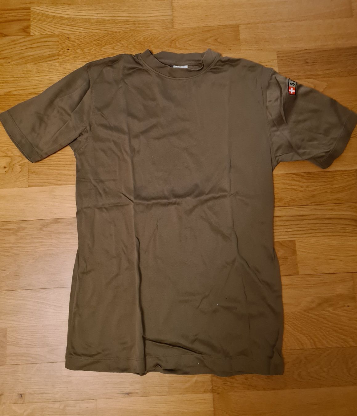 Schweizer Armee T-shirt: T-Shirts Schweizer Armee / 4 Stück NEU – Nuovo (secondo la descrizione) da Ruswil venduto da LeaK02 1