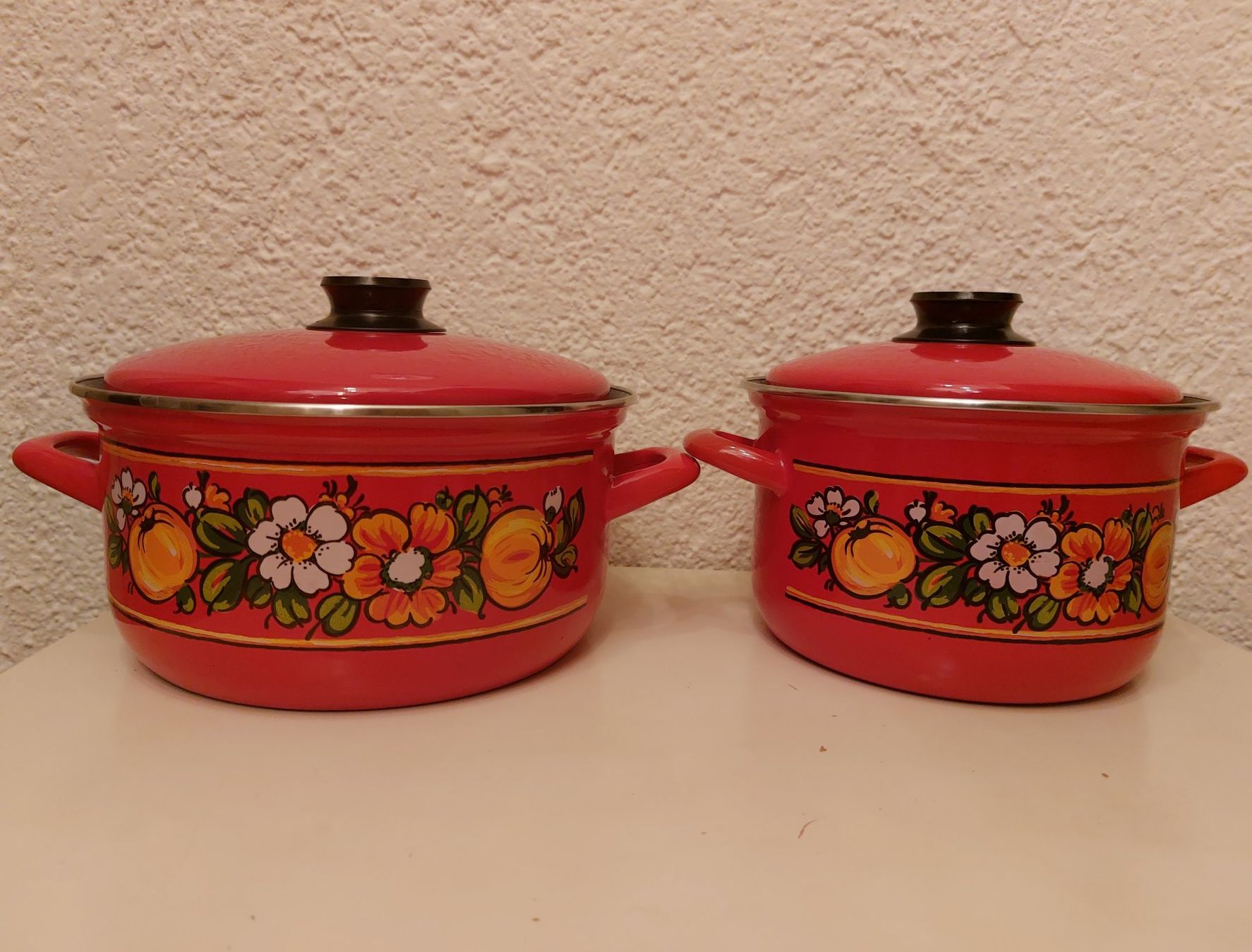 Töpfe: Email-Topfset, rot, mit Blumemuster - Vintage, 2 Stück – Gebraucht aus Horgen von Angel0010