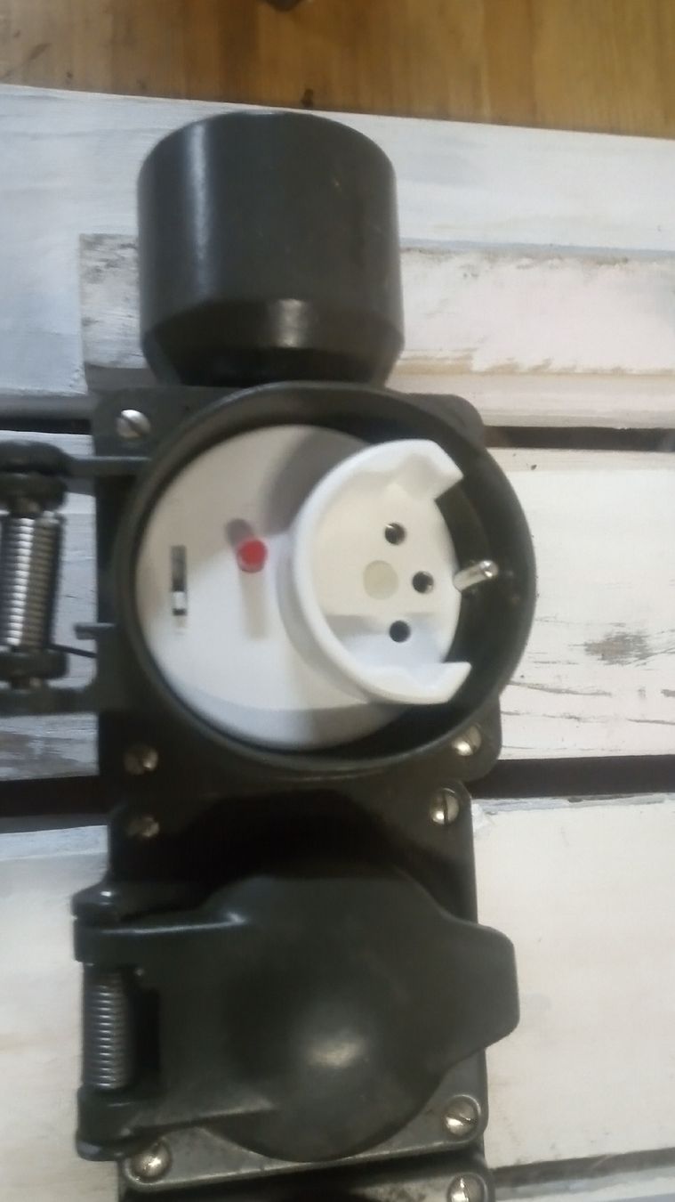Alimentazione elettrica: Militärstecker Verteiler Fi steckleiste – Usato da Belp venduto da Guadalupe84 1