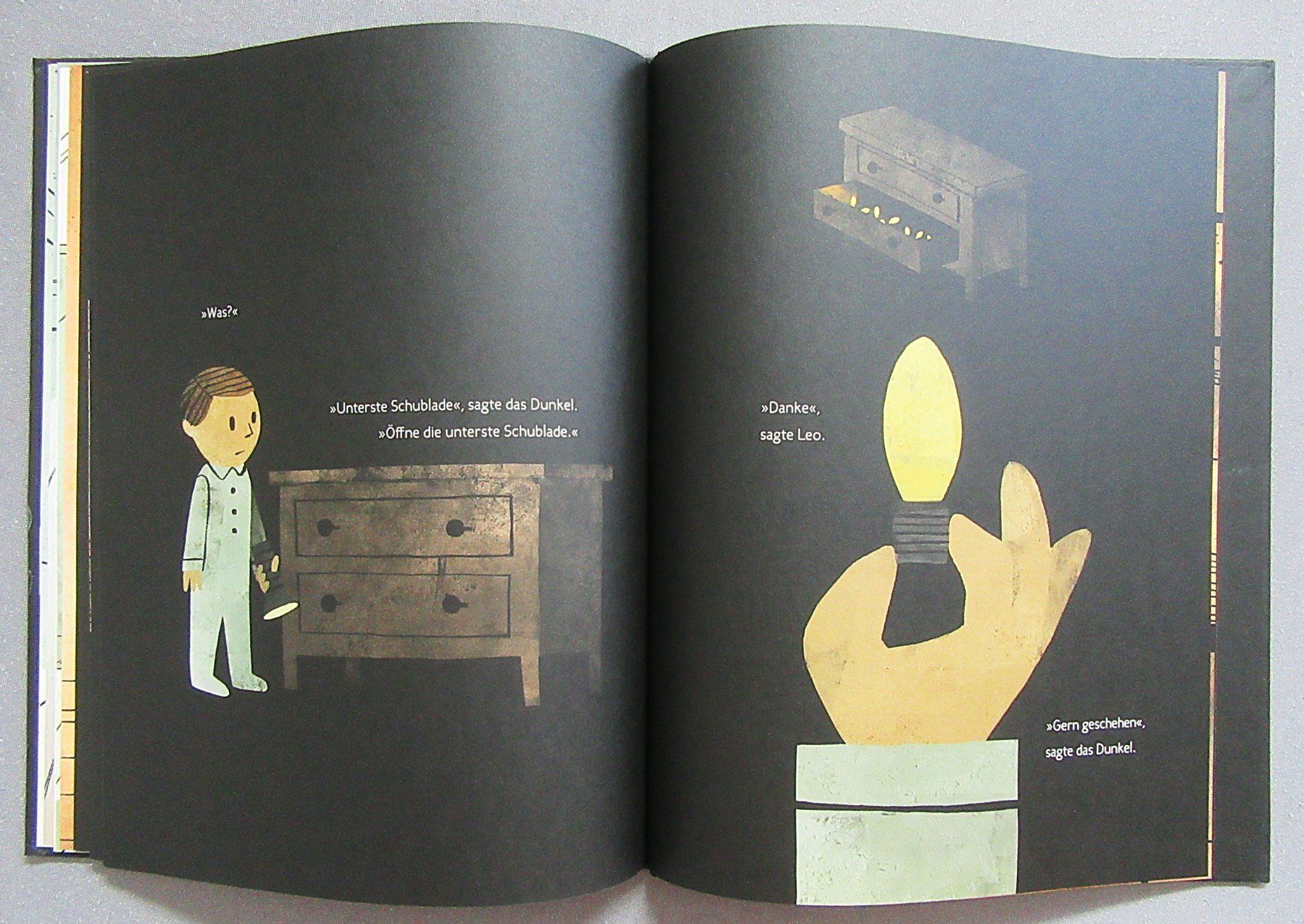 Bücher: Dunkel - illustriert von Jon Klassen – Gebraucht aus Auenstein von Padabimbim 8