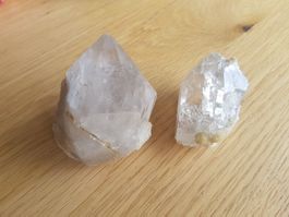 2 Bergkristallen - eine mit Stilbit (eigenfunden Wallis)