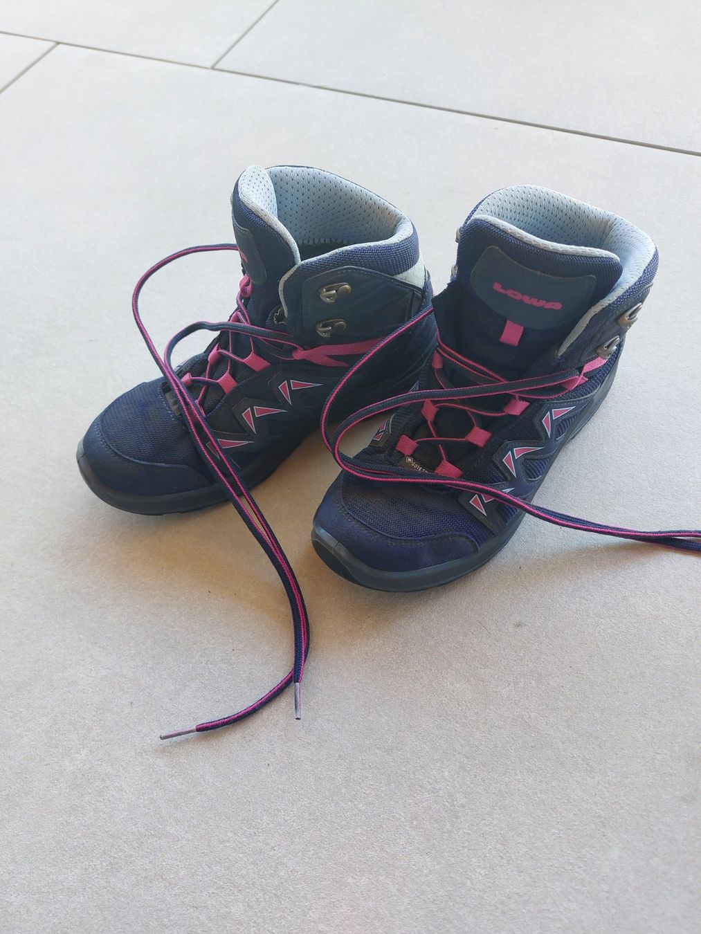 Lowa Scarpe per ragazzi: Lowa Wanderschuhe Gr.35 – Usato da Adligenswil venduto da s.gloggner