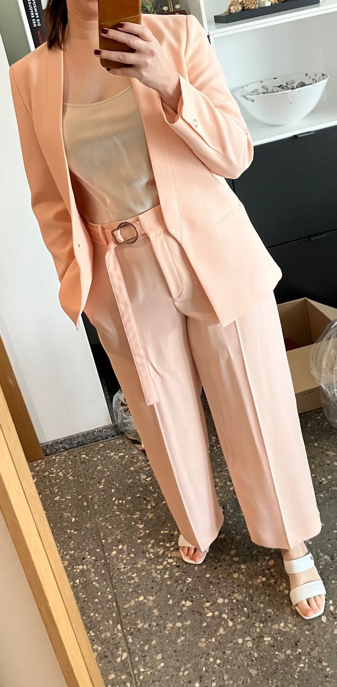 Hugo Boss Completi & Tailleur: Hugo Boss Anzug Apricot 36/38 – Usato da Zürich venduto da bet_pjx9 9