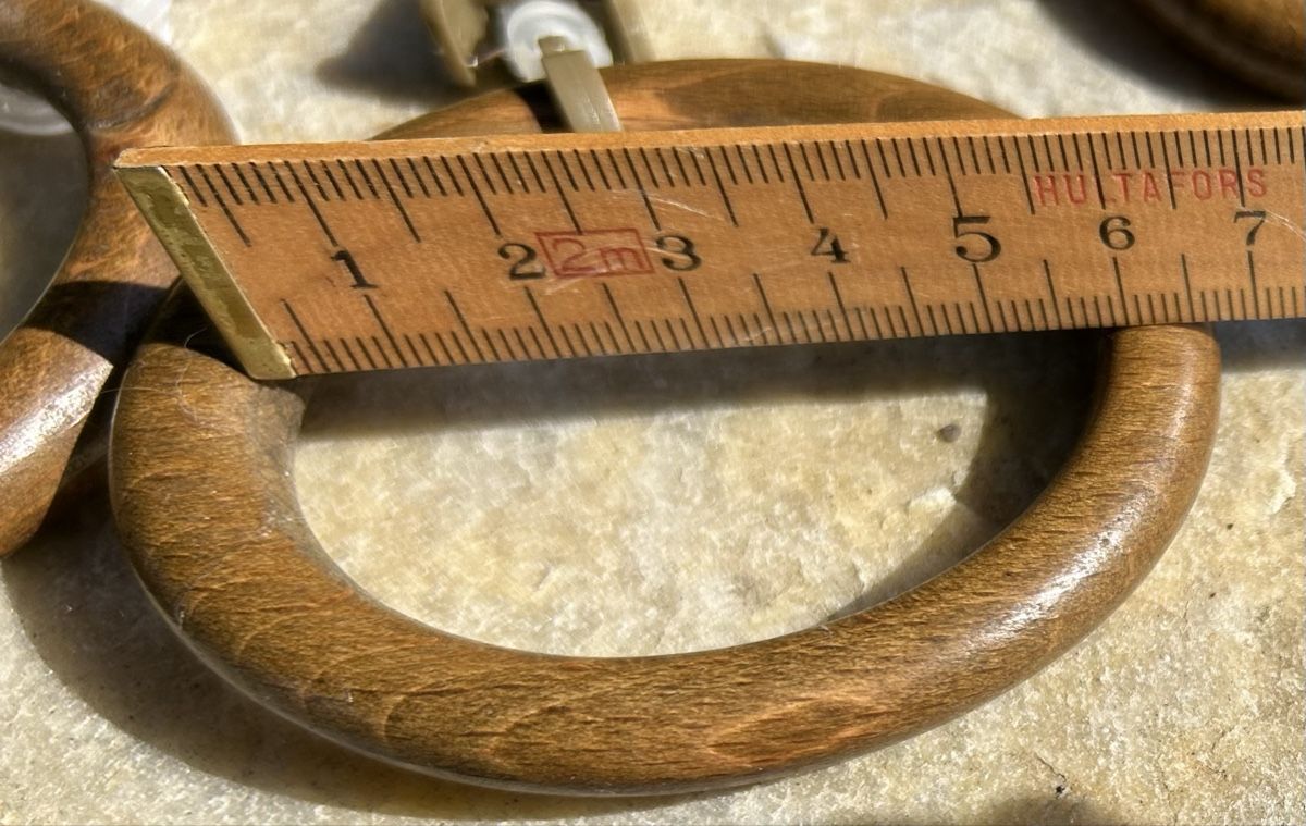 Altro per la casa: Vorhangringe Holz mit Clips  – Usato da Lengnau AG venduto da m5f1r9 3