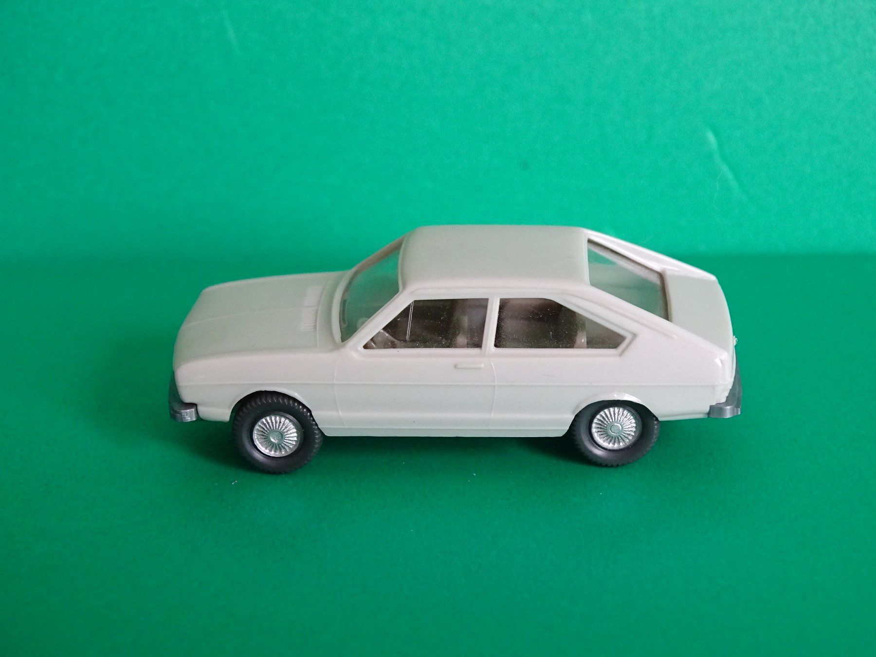 Wiking Modellini d'auto: VW Passat von Wiking 1/87 – Usato da Bretzwil venduto da Meex 2