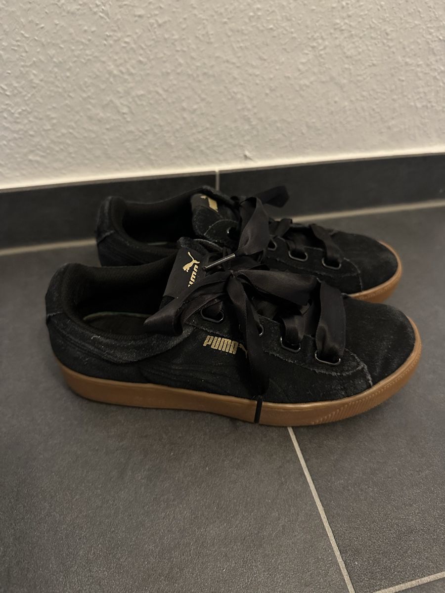 Puma Chaussures hommes: Schwarze Puma Sneaker mit Schleifen – D'occasion à Basel par jane_2h95 1