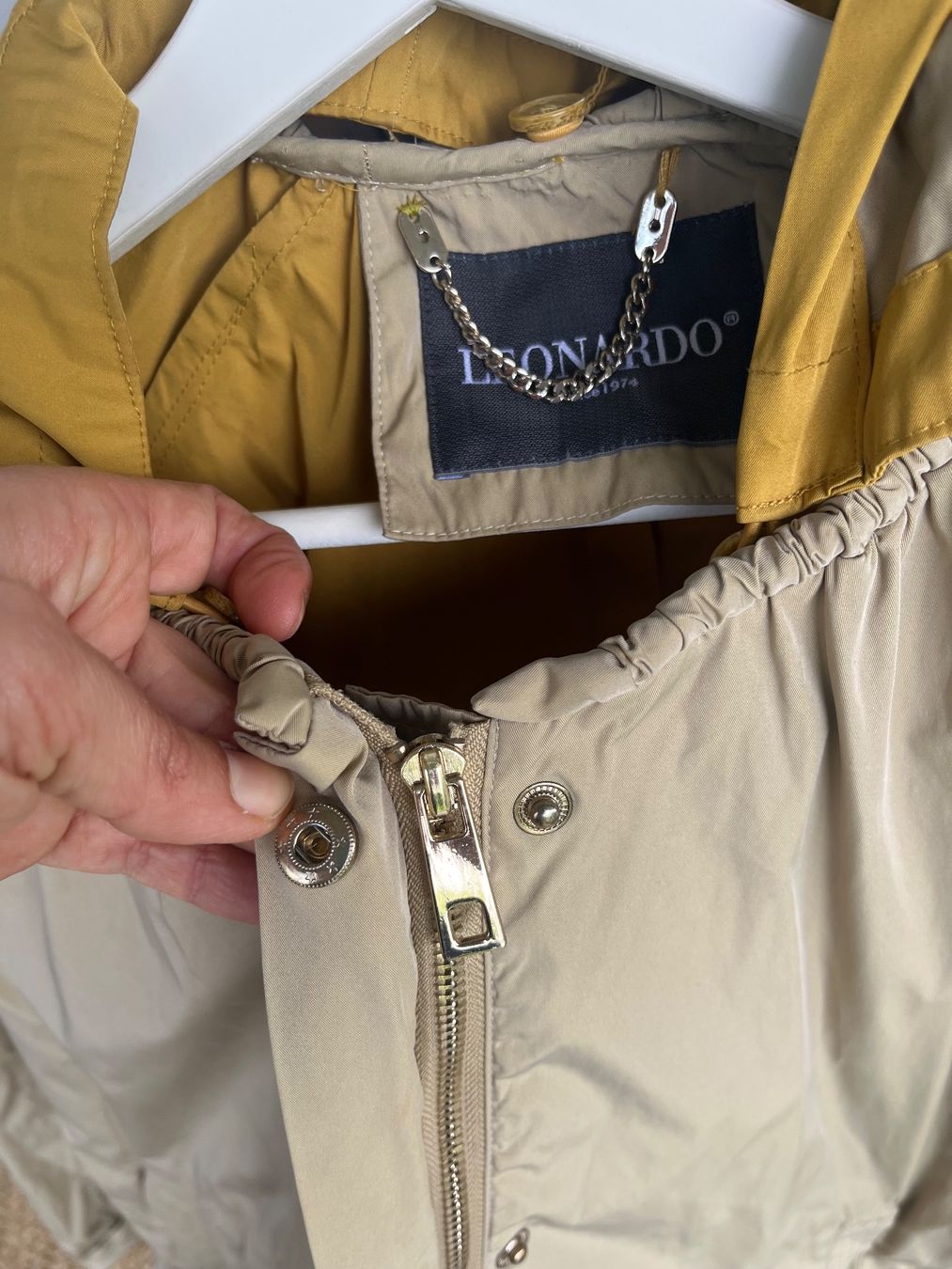 Jacken: Leonardo Jacke mit Kaputze mit goldigen Details – Gebraucht aus Zürich von maral787 1