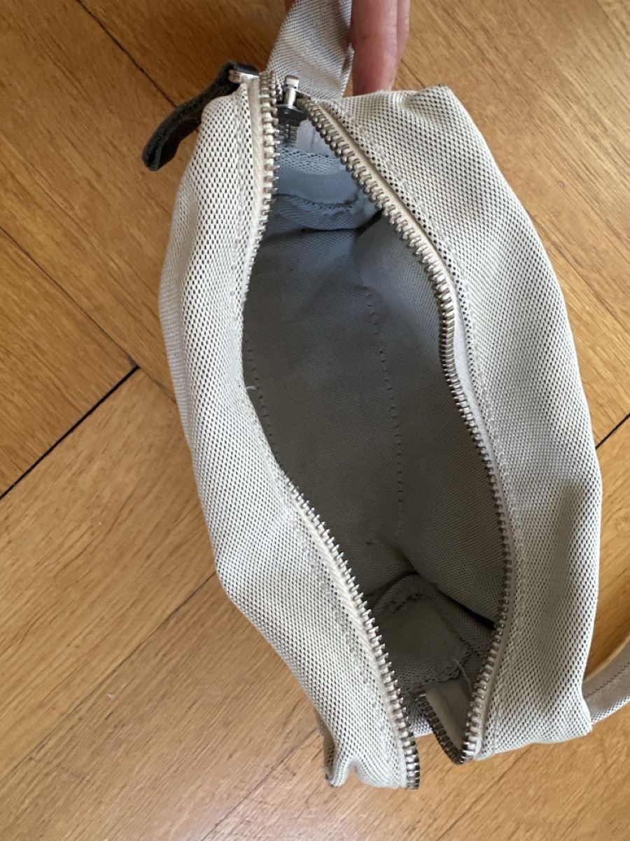 Autres vêtements & accessoires: pochette Qwstion – D'occasion à Villeneuve VD par founy 2