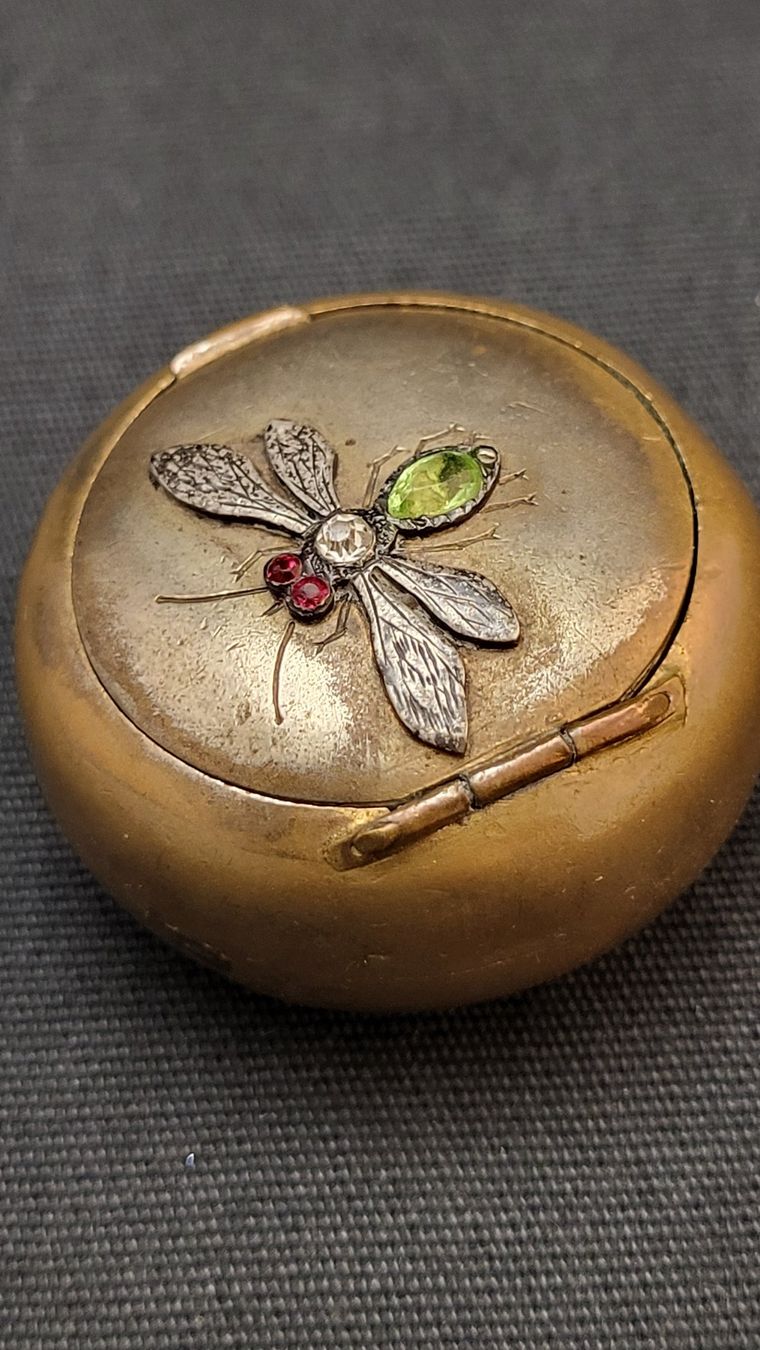 Figuren: Antikes Dösli mit Insekt – Gebraucht aus Basel von spinne02 4