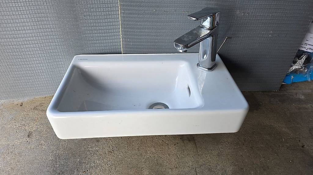 Spülbecken & Waschbecken: Lavabo Laufen 47cmx28cm – Gebraucht aus Bionnens von Meg011