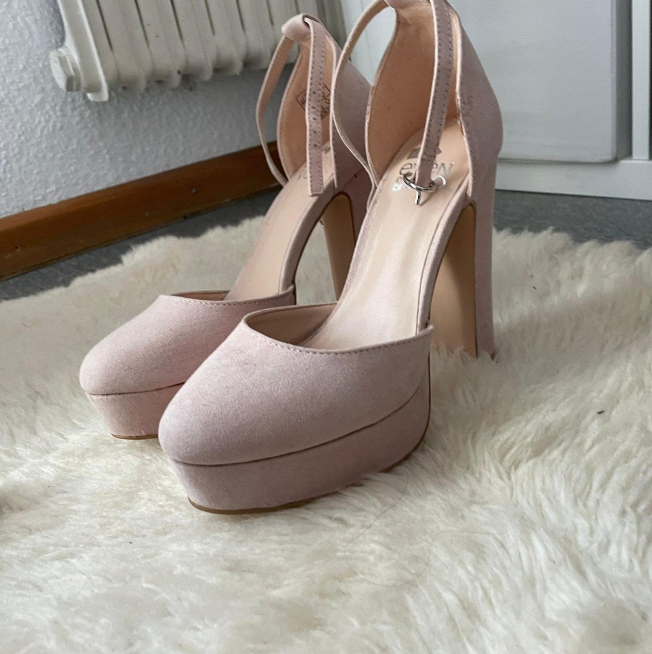Scarpe da donna: Chaussures à talon haut – Nuovo (secondo la descrizione) da Conthey venduto da OLEN-67 1