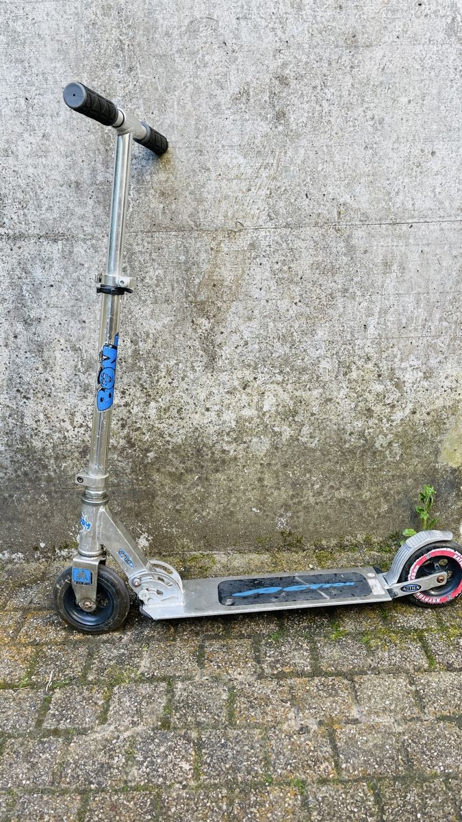 Kickboard: Kaboom Roller, Klappbar, Silber – Usato da Schönenbuch venduto da hug_f2ny