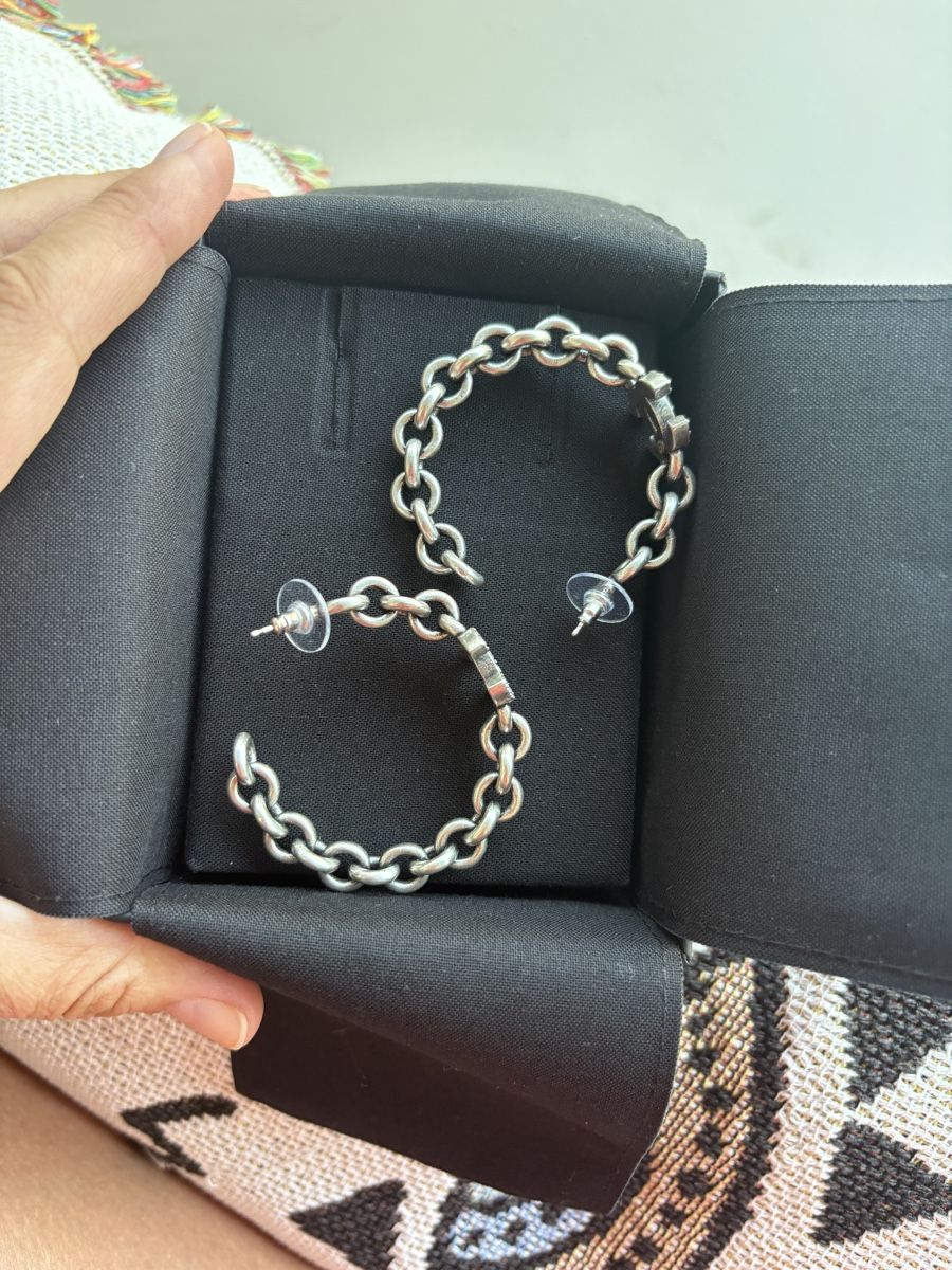 Chanel Orecchini pendenti & Orecchini a lobo: Chanel CC Hoop Earrings – Usato da Nyon venduto da My_wardrobe 3