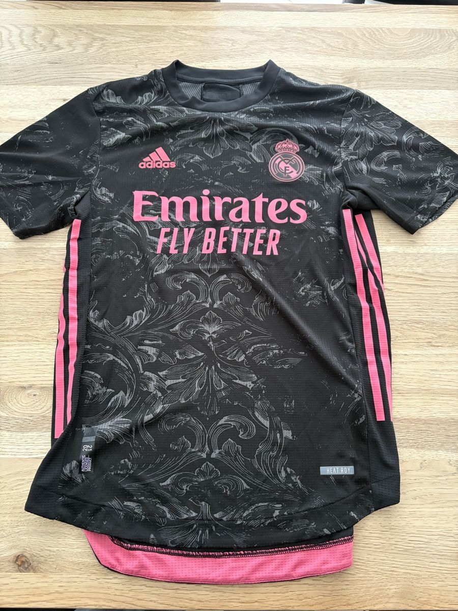 Real Madrid Leibchen & Hosen: Real Madrid Trikot PlayerVersion – Gebraucht aus Domat/Ems von tim_lq6b