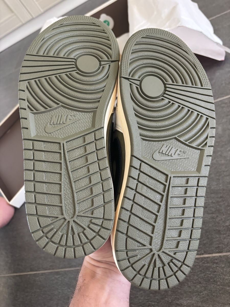 Nike Scarpe da uomo: Jordan 1 Retro Low OG SP Travis Scott Medium Olive – Nuovo e nell'imballaggio originale da Ins venduto da sel_6vqj 4