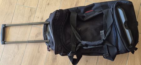 Eastpak Reisetasche mit Rollen