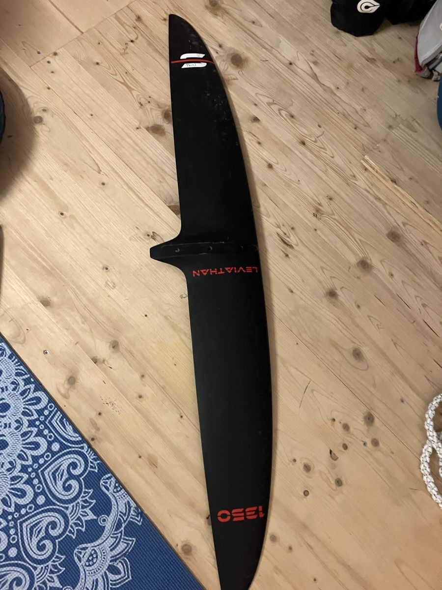 Sabfoil Tavole da surf e di nuoto: Frontwing Sabfoil Leviatan 1360 – Usato da Bertschikon venduto da tonikissling 1