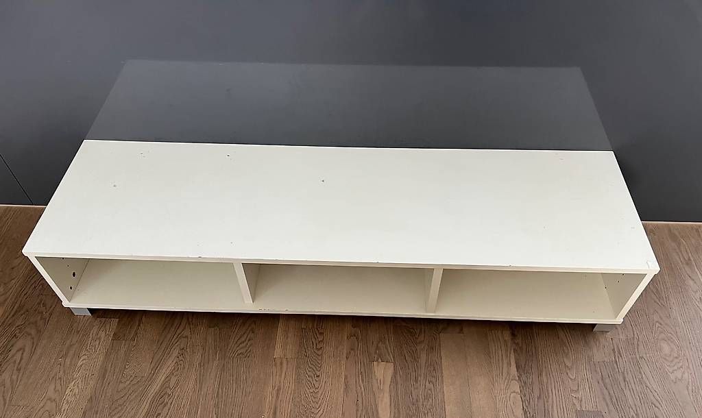 Meubles TV: TV Gestell weiss gratis – D'occasion à Steinen par PavlaP 1