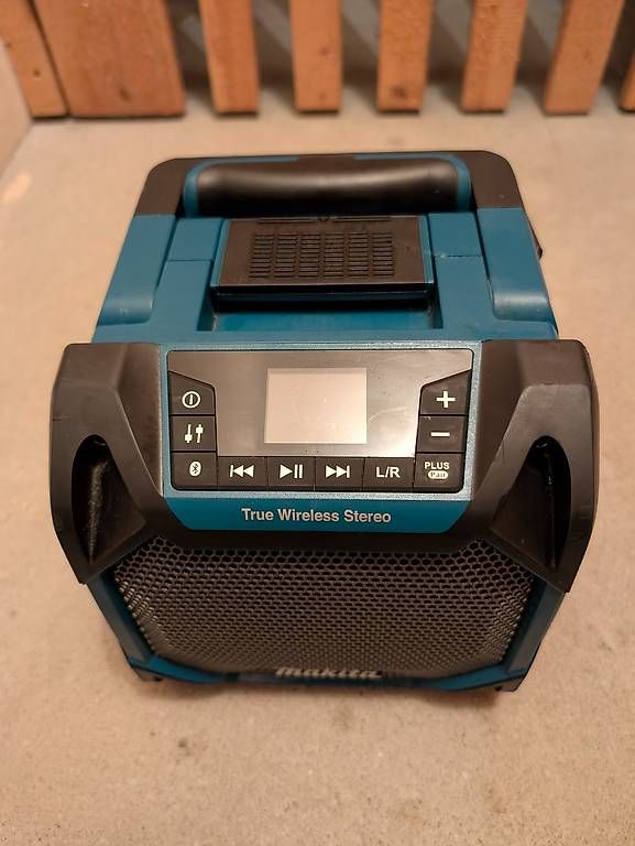 Radio: Makita DMR203 Baustellenradio – Usato da Langnau b. Reiden venduto da _baeri_ 2