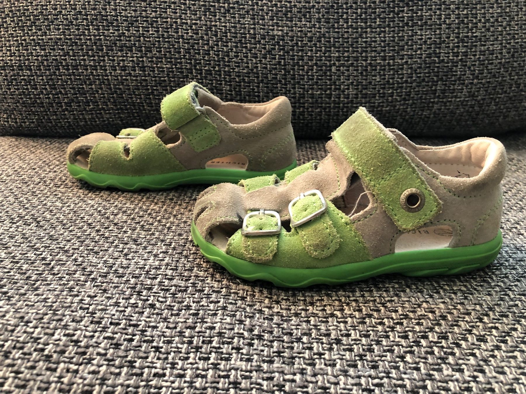 Scarpe per ragazzi: Kinder Schuhe, Sandalen Gr. 23 – Usato da Langnau am Albis venduto da snla_scc9 1