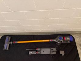 Dyson V8 absolut  Handstaubsauger mit Zubehör