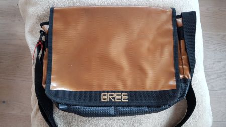 BREE - Tasche - Serie "Punch" - Kunststoff - schwarz/gold