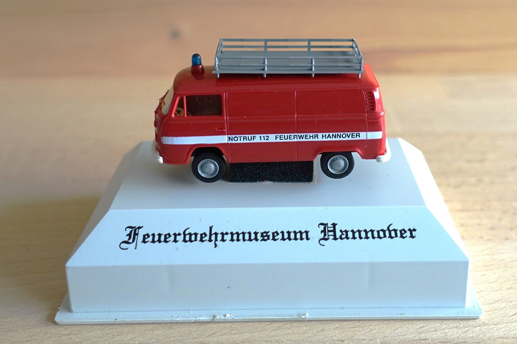 Volkswagen Modellini d'auto: VW T2 Interschutz Hannover. Brekina. – Usato da Horw venduto da SwissSteamMemories