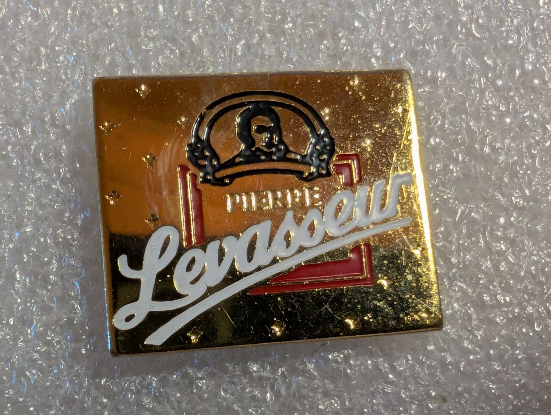 Placchette & Badge: Ansteckpin 278: Levasseur – Usato da Oppligen venduto da Pin-Fall-Shop