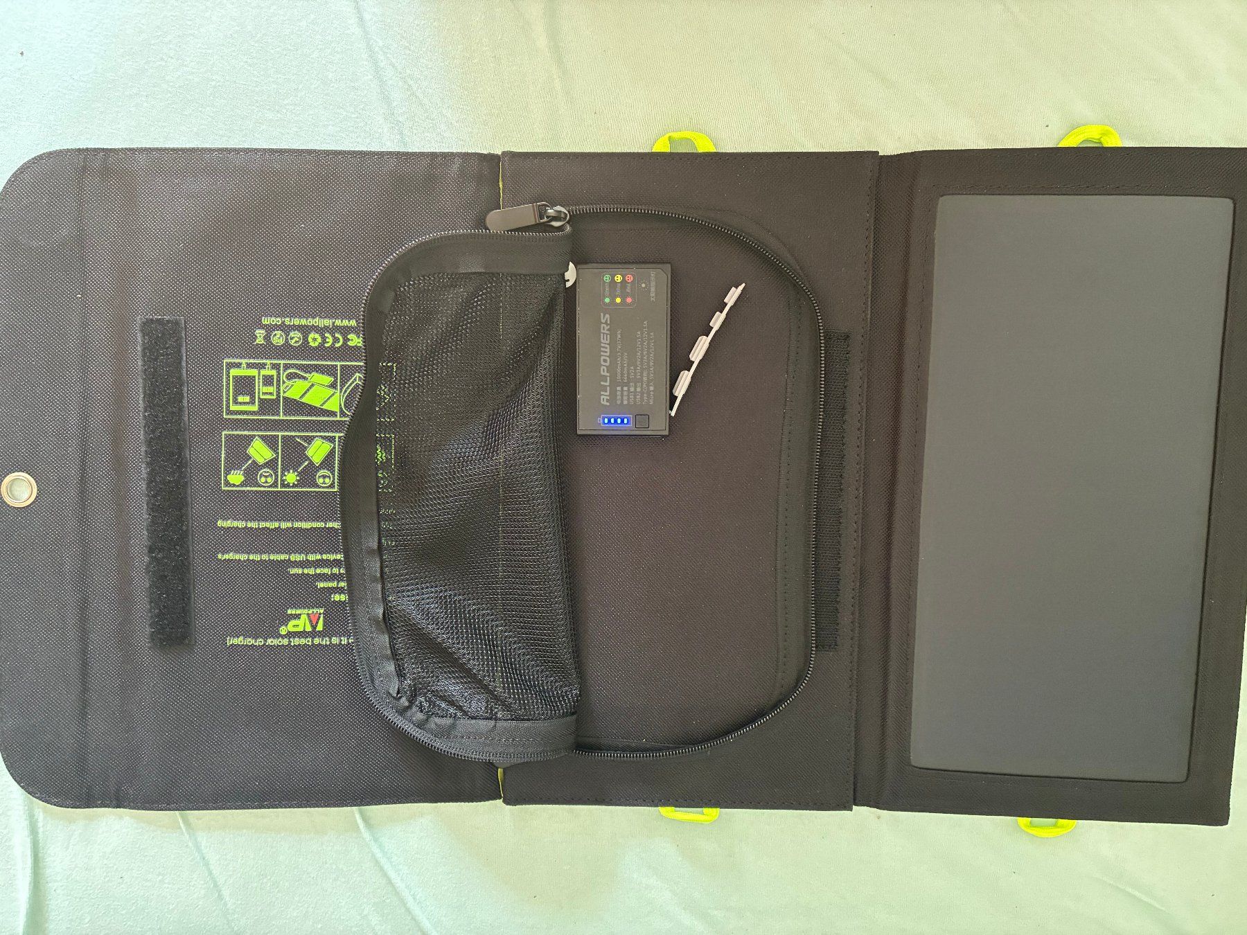 Dispositivi a energia solare: ALLPOWERS 5V 21W Solar Panel, tragbar, offen 34 x  58cm – Usato da Bern venduto da panach 2