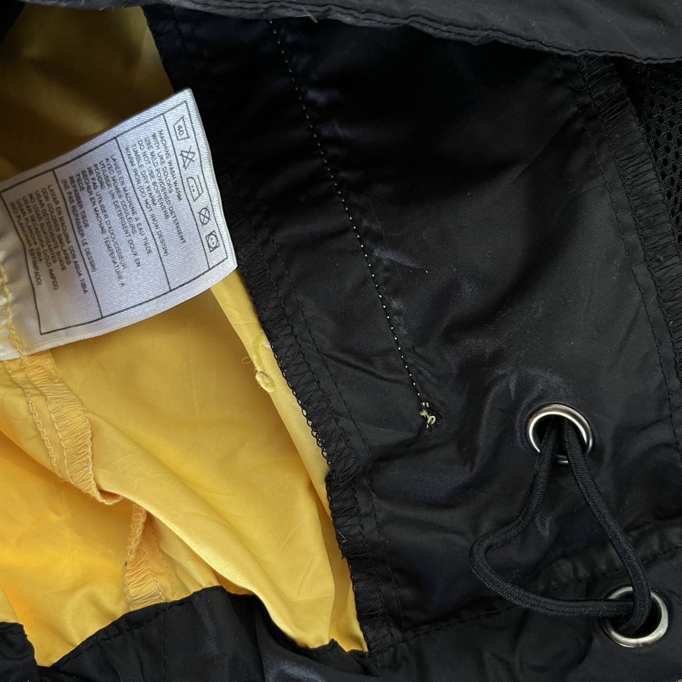 Nike Giacche: Vintage Nike Trackjacket (L) – Nuovo (secondo la descrizione) da Chamoson venduto da Sapoloshop 2