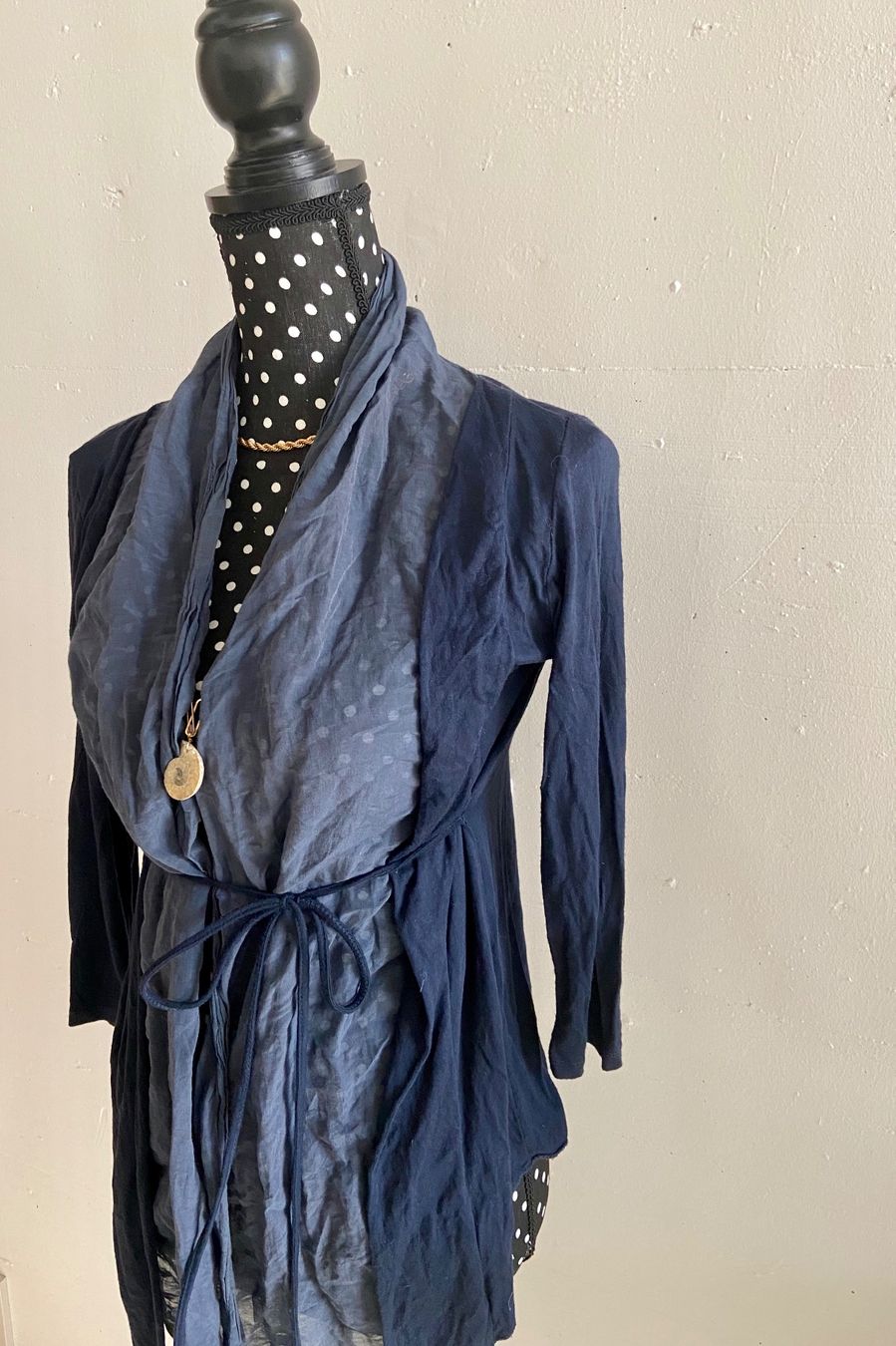 Camicette: Hochwertige Bluse in blau – Usato da Zürich venduto da enjoyxvintage 3