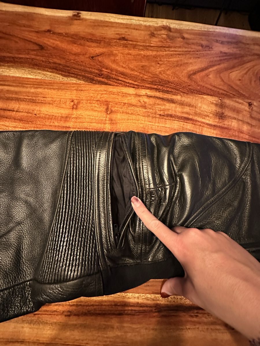 IXS Pantaloni: IXS Motorrad Lederhose, Grösse 48 – Usato da Urtenen-Schönbühl venduto da Nathalie_schori 2