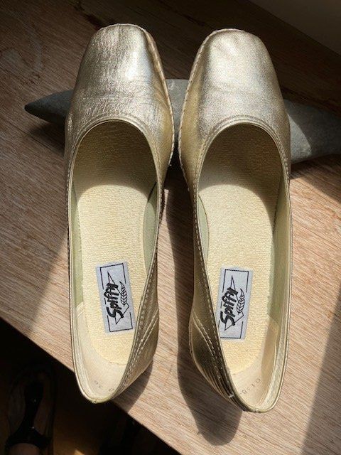 Damenschuhe: chaussures dorées T 38 neuves – Neu (gemäss Beschreibung) aus Colombier VD von DENYSE01