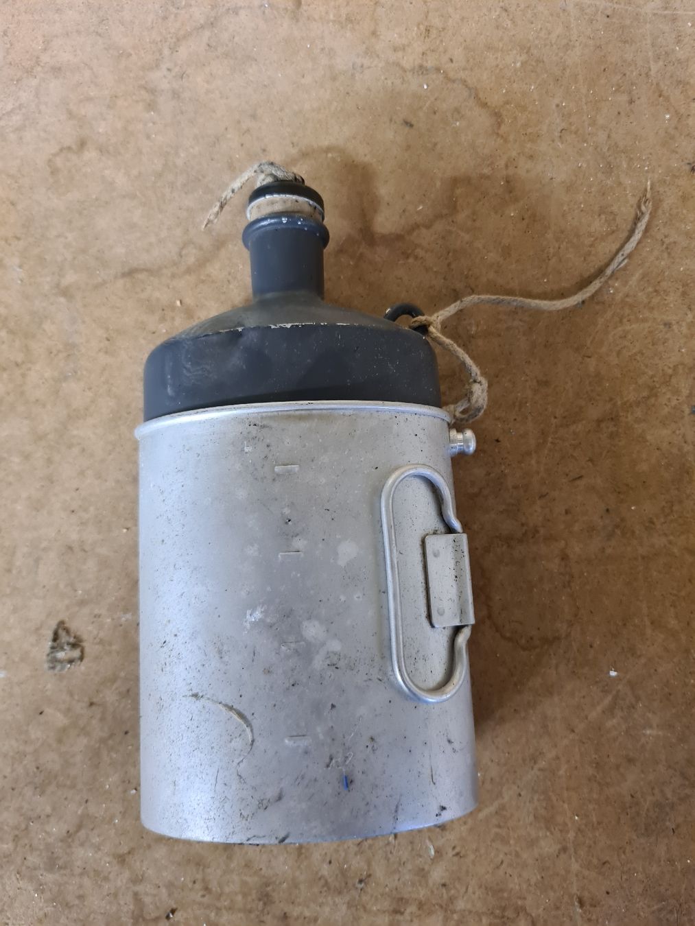 Schweizer Armee Ausrüstung & Ersatzteile: Feldflasche – Gebraucht aus Waldkirch von Hypertenuse